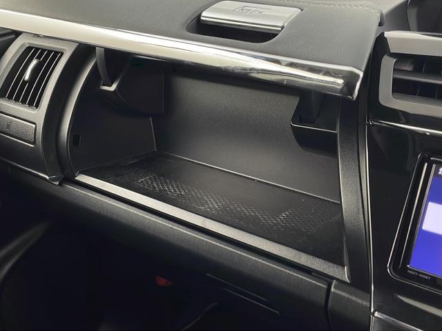 プリウスアルファ Ｓツーリングセレクション・ＧＲスポーツ　純正ナビ　バックカメラ　Ｂｌｕｅｔｏｏｔｈ　フルセグＴＶ　ＣＤ　ＤＶＤ　前後ドライブレコーダー　ビルトインＥＴＣ　ＬＥＤヘッドライト　純正１８インチアルミホイール　純正フロアマット　ハーフレザーシート（23枚目）