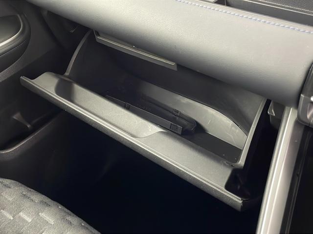 ヴォクシー ハイブリッドS-Z 純正ディスプレイオーディオ バックカメラ ETC2.0 トヨタセーフティセンス ドライブレコーダー 電動リアゲート 両側パワースライドドア シートヒーター HDMI オットマン 純正アルミホイール(29枚目)