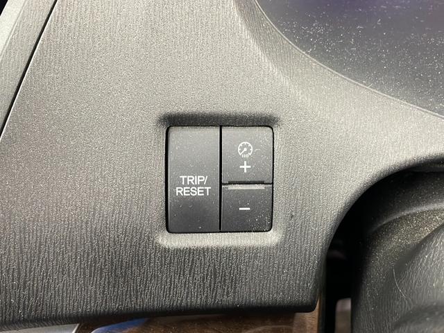 オデッセイ MX・エアロパッケージ バックカメラ 純正HDDナビ(AM,FM,CD,DVD,HDD) フルセグテレビ ビルトインETC パドルシフト 純正18インチアルミホイール オートキセノンライト 純正フロアマット 横滑り防止装(19枚目)