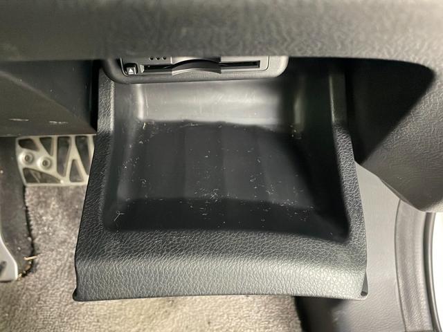 オデッセイ MX・エアロパッケージ バックカメラ 純正HDDナビ(AM,FM,CD,DVD,HDD) フルセグテレビ ビルトインETC パドルシフト 純正18インチアルミホイール オートキセノンライト 純正フロアマット 横滑り防止装(31枚目)