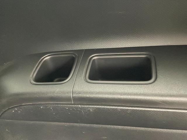 オデッセイ MX・エアロパッケージ バックカメラ 純正HDDナビ(AM,FM,CD,DVD,HDD) フルセグテレビ ビルトインETC パドルシフト 純正18インチアルミホイール オートキセノンライト 純正フロアマット 横滑り防止装(34枚目)