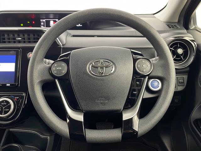 アクア Sスタイルブラック 純正9型ナビ Bluetooth フルセグTV バックカメラ プリクラッシュセーフティ オートハイビーム ビルトインETC キセノンライト 純正フロアマット ウィンカーミラー ドアバイザー スマートキ(9枚目)