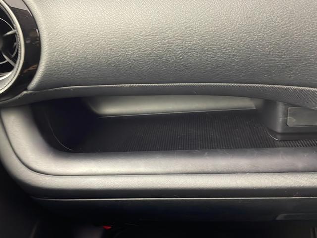 アクア Sスタイルブラック 純正9型ナビ Bluetooth フルセグTV バックカメラ プリクラッシュセーフティ オートハイビーム ビルトインETC キセノンライト 純正フロアマット ウィンカーミラー ドアバイザー スマートキ(23枚目)