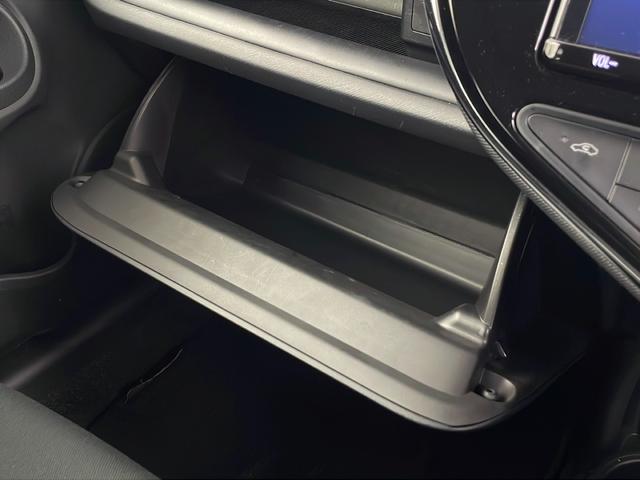 アクア Sスタイルブラック 純正9型ナビ Bluetooth フルセグTV バックカメラ プリクラッシュセーフティ オートハイビーム ビルトインETC キセノンライト 純正フロアマット ウィンカーミラー ドアバイザー スマートキ(24枚目)