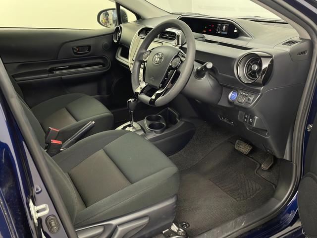 アクア Sスタイルブラック 純正9型ナビ Bluetooth フルセグTV バックカメラ プリクラッシュセーフティ オートハイビーム ビルトインETC キセノンライト 純正フロアマット ウィンカーミラー ドアバイザー スマートキ(33枚目)