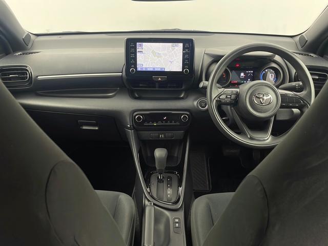 ヤリス Ｇ　純正ディスプレイオーディオ　バックカメラ　ビルトインＥＴＣ　衝突軽減システム　レーンキープアシスト　オートマティックハイビーム　前後コーナーセンサー　社外フロアマット　プッシュスタート　スマートキー（8枚目）