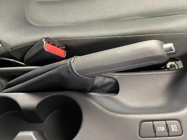 ヤリス Ｇ　純正ディスプレイオーディオ　バックカメラ　ビルトインＥＴＣ　衝突軽減システム　レーンキープアシスト　オートマティックハイビーム　前後コーナーセンサー　社外フロアマット　プッシュスタート　スマートキー（17枚目）