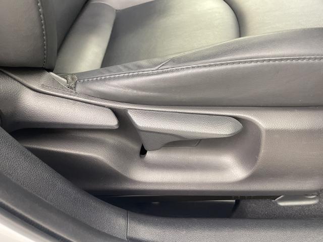 プリウス Sツーリングセレクション・ブラックエディション モデューロエアロ 純正ナビ 地デジフルセグ 全方位カメラ ETC2.0 アダプティブクルーズコントロール 車線逸脱警報 オートマチックハイビーム 衝突軽減ブレーキ AC100V 前席シートヒーター(18枚目)