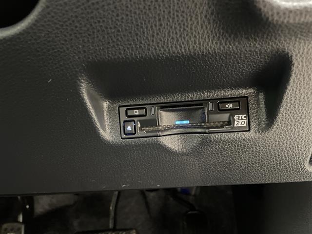 シエンタ ハイブリッドZ 純正ナビ 地デジフルセグ 全方位カメラ ビルトインETC2.0 アダプティブクルーズコントロール ブラインドスポットモニター AC100V ステアリングヒーター 前席シートヒーター 純正ドアバイザー(5枚目)