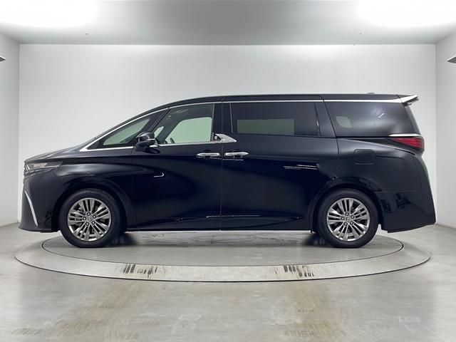 納車前に内外装のクリーニングをいたします。各種コーティング(別途有料)もご用意しておりますので、是非ご相談ください。