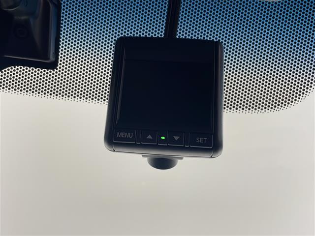 ヴェゼル ハイブリッドRS・ホンダセンシング 純正ナビ バックカメラ フルセグテレビ ビルトインETC レーダークルーズコントロール 衝突被害軽減ブレーキ シートヒーター パドルシフト 自動防眩式ルームミラー ハーフレザーシート プッシュスタート(3枚目)