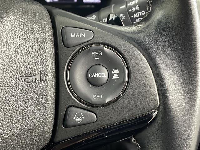 ヴェゼル ハイブリッドRS・ホンダセンシング 純正ナビ バックカメラ フルセグテレビ ビルトインETC レーダークルーズコントロール 衝突被害軽減ブレーキ シートヒーター パドルシフト 自動防眩式ルームミラー ハーフレザーシート プッシュスタート(4枚目)