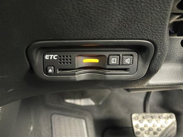 ヴェゼル ハイブリッドRS・ホンダセンシング 純正ナビ バックカメラ フルセグテレビ ビルトインETC レーダークルーズコントロール 衝突被害軽減ブレーキ シートヒーター パドルシフト 自動防眩式ルームミラー ハーフレザーシート プッシュスタート(5枚目)