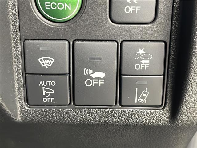 ヴェゼル ハイブリッドRS・ホンダセンシング 純正ナビ バックカメラ フルセグテレビ ビルトインETC レーダークルーズコントロール 衝突被害軽減ブレーキ シートヒーター パドルシフト 自動防眩式ルームミラー ハーフレザーシート プッシュスタート(6枚目)