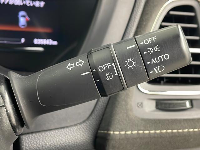 ヴェゼル ハイブリッドRS・ホンダセンシング 純正ナビ バックカメラ フルセグテレビ ビルトインETC レーダークルーズコントロール 衝突被害軽減ブレーキ シートヒーター パドルシフト 自動防眩式ルームミラー ハーフレザーシート プッシュスタート(14枚目)