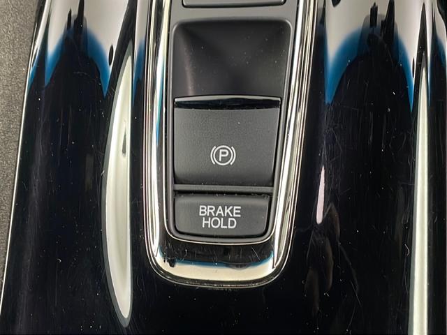 ヴェゼル ハイブリッドRS・ホンダセンシング 純正ナビ バックカメラ フルセグテレビ ビルトインETC レーダークルーズコントロール 衝突被害軽減ブレーキ シートヒーター パドルシフト 自動防眩式ルームミラー ハーフレザーシート プッシュスタート(18枚目)