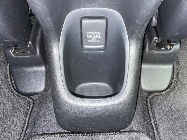 ヴェゼル ハイブリッドRS・ホンダセンシング 純正ナビ バックカメラ フルセグテレビ ビルトインETC レーダークルーズコントロール 衝突被害軽減ブレーキ シートヒーター パドルシフト 自動防眩式ルームミラー ハーフレザーシート プッシュスタート(28枚目)