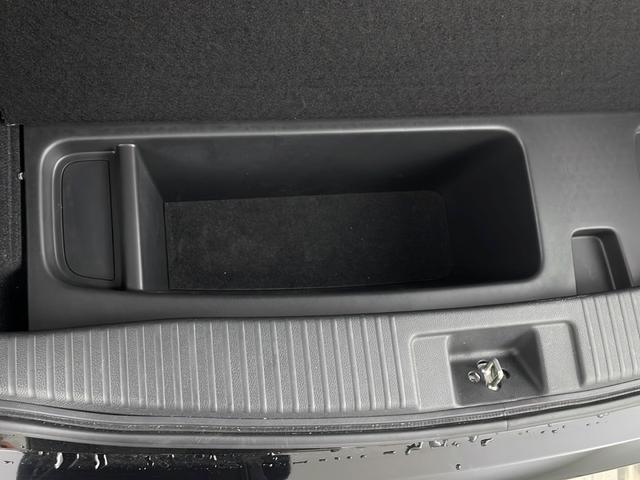 ヴェゼル ハイブリッドRS・ホンダセンシング 純正ナビ バックカメラ フルセグテレビ ビルトインETC レーダークルーズコントロール 衝突被害軽減ブレーキ シートヒーター パドルシフト 自動防眩式ルームミラー ハーフレザーシート プッシュスタート(34枚目)