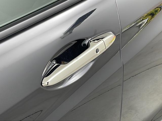 ヴェゼル ハイブリッドRS・ホンダセンシング 純正ナビ バックカメラ フルセグテレビ ビルトインETC レーダークルーズコントロール 衝突被害軽減ブレーキ シートヒーター パドルシフト 自動防眩式ルームミラー ハーフレザーシート プッシュスタート(61枚目)