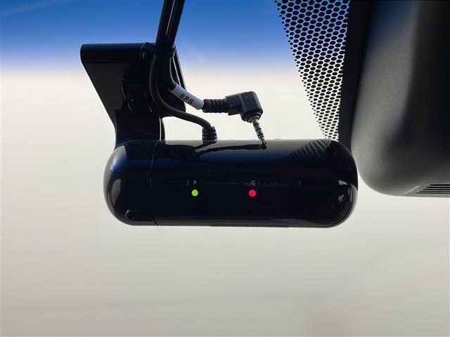 フリードハイブリッド ハイブリッド・Gホンダセンシング 社外ナビ バックカメラ 前方ドライブレコーダー ビルトインETC アダプティブクルーズコントロール 衝突軽減ブレーキ 車線逸脱警報 先行車発進 標識認識 社外フロアマット 純正18インチアルミホイール(3枚目)