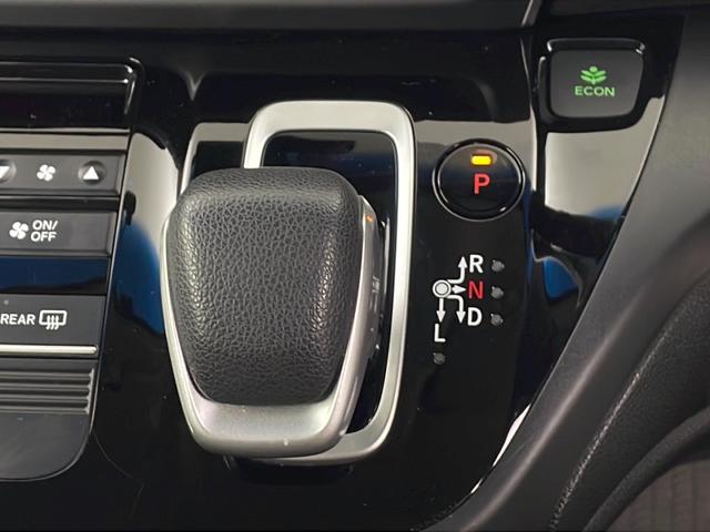 フリードハイブリッド ハイブリッド・Gホンダセンシング 社外ナビ バックカメラ 前方ドライブレコーダー ビルトインETC アダプティブクルーズコントロール 衝突軽減ブレーキ 車線逸脱警報 先行車発進 標識認識 社外フロアマット 純正18インチアルミホイール(17枚目)