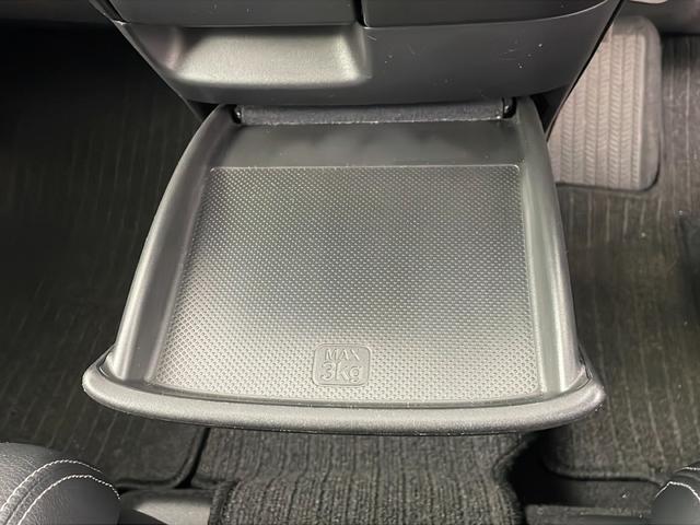 フリードハイブリッド ハイブリッド・Gホンダセンシング 社外ナビ バックカメラ 前方ドライブレコーダー ビルトインETC アダプティブクルーズコントロール 衝突軽減ブレーキ 車線逸脱警報 先行車発進 標識認識 社外フロアマット 純正18インチアルミホイール(29枚目)