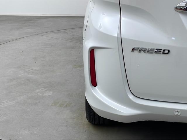 フリードハイブリッド ハイブリッド・Gホンダセンシング 社外ナビ バックカメラ 前方ドライブレコーダー ビルトインETC アダプティブクルーズコントロール 衝突軽減ブレーキ 車線逸脱警報 先行車発進 標識認識 社外フロアマット 純正18インチアルミホイール(52枚目)