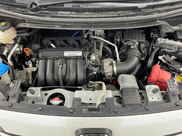 フリードハイブリッド ハイブリッド・Gホンダセンシング 社外ナビ バックカメラ 前方ドライブレコーダー ビルトインETC アダプティブクルーズコントロール 衝突軽減ブレーキ 車線逸脱警報 先行車発進 標識認識 社外フロアマット 純正18インチアルミホイール(76枚目)