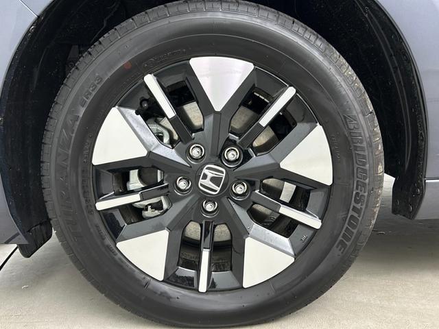 ステップワゴン e:HEVエアー EX フリップダウンモニター 純正ナビ 全方位カメラ BSM ビルトインETC 前席シートヒーター パワーバックドア レーダークルーズコントロール 衝突軽減システム 両側パワースライドドア オットマン(70枚目)