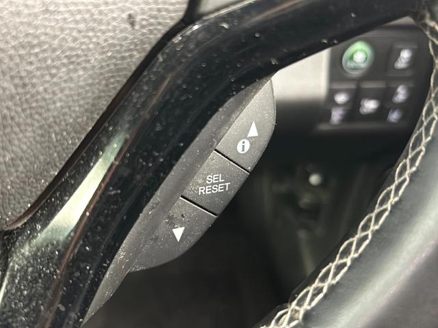 ヴェゼル ハイブリッドＲＳ・ホンダセンシング　純正ナビ　バックカメラ　ＥＴＣ　追従式クルーズコントロール　衝突軽減ブレーキ　車線逸脱警報　電子パーキングシステム　ブレーキホールド　パドルシフト　アルミペダル　純正フロアマット　純正ドアバイザー（12枚目）