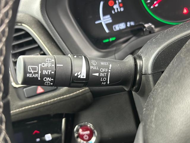 ヴェゼル ハイブリッドＲＳ・ホンダセンシング　純正ナビ　バックカメラ　ＥＴＣ　追従式クルーズコントロール　衝突軽減ブレーキ　車線逸脱警報　電子パーキングシステム　ブレーキホールド　パドルシフト　アルミペダル　純正フロアマット　純正ドアバイザー（15枚目）