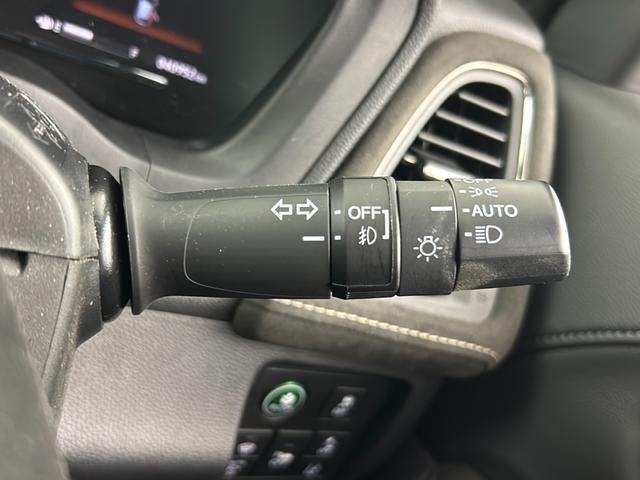 ヴェゼル ハイブリッドＲＳ・ホンダセンシング　純正ナビ　バックカメラ　ＥＴＣ　追従式クルーズコントロール　衝突軽減ブレーキ　車線逸脱警報　電子パーキングシステム　ブレーキホールド　パドルシフト　アルミペダル　純正フロアマット　純正ドアバイザー（16枚目）