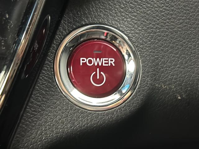 ヴェゼル ハイブリッドＲＳ・ホンダセンシング　純正ナビ　バックカメラ　ＥＴＣ　追従式クルーズコントロール　衝突軽減ブレーキ　車線逸脱警報　電子パーキングシステム　ブレーキホールド　パドルシフト　アルミペダル　純正フロアマット　純正ドアバイザー（21枚目）