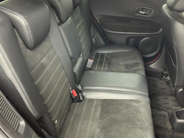 ヴェゼル ハイブリッドＲＳ・ホンダセンシング　純正ナビ　バックカメラ　ＥＴＣ　追従式クルーズコントロール　衝突軽減ブレーキ　車線逸脱警報　電子パーキングシステム　ブレーキホールド　パドルシフト　アルミペダル　純正フロアマット　純正ドアバイザー（39枚目）