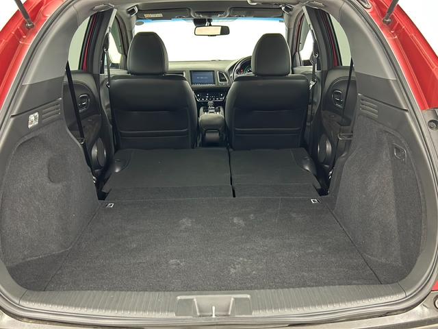 ヴェゼル ハイブリッドＲＳ・ホンダセンシング　純正ナビ　バックカメラ　ＥＴＣ　追従式クルーズコントロール　衝突軽減ブレーキ　車線逸脱警報　電子パーキングシステム　ブレーキホールド　パドルシフト　アルミペダル　純正フロアマット　純正ドアバイザー（46枚目）