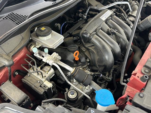 ヴェゼル ハイブリッドＲＳ・ホンダセンシング　純正ナビ　バックカメラ　ＥＴＣ　追従式クルーズコントロール　衝突軽減ブレーキ　車線逸脱警報　電子パーキングシステム　ブレーキホールド　パドルシフト　アルミペダル　純正フロアマット　純正ドアバイザー（72枚目）