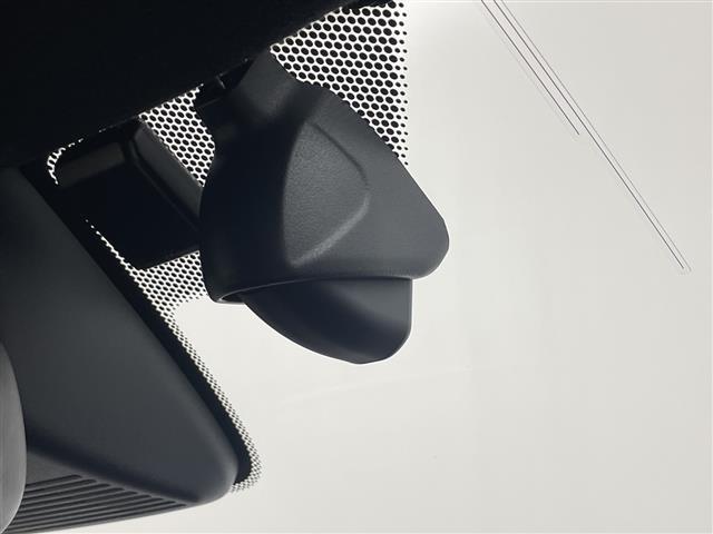 Ｎ－ＯＮＥ ＲＳ　純正ナビ　バックカメラ　前席シートヒーター　前後ドライブレコーダー　衝突軽減システム　コーナーセンサー　レーダークルーズコントロール　レーンキープアシスト　オートパーキングブレーキ　プッシュスタート（3枚目）