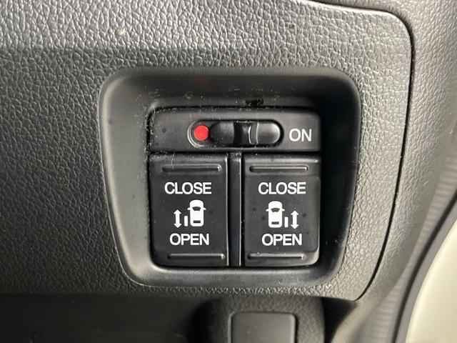 Ｎ－ＢＯＸカスタム Ｇ・ターボＬパッケージ　純正ナビ　バックカメラ　両側パワースライドドア　ドライブレコーダー　クルーズコントロール　ビルトインＥＴＣ　衝突軽減システム　純正１５インチアルミホイール　純正フロアマット　オートライト　フォグランプ（5枚目）