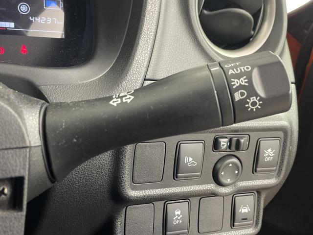 ノート ｅ－パワー　Ｘ　純正ＳＤナビ　全方位カメラ　ドライブレコーダー　ＥＴＣ　デジタルインナーミラー　衝突軽減システム　レーンキープアシスト　前後コーナーセンサー　純正アルミホイール　フロアマット　ＬＥＤヘッドライト（12枚目）