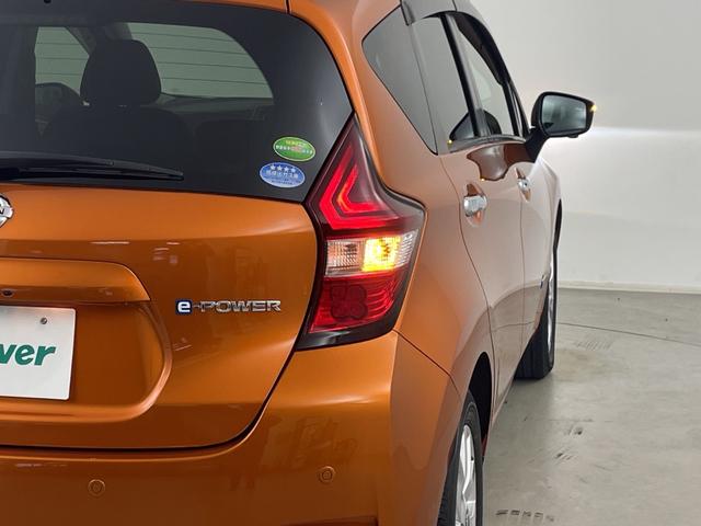 ノート ｅ－パワー　Ｘ　純正ＳＤナビ　全方位カメラ　ドライブレコーダー　ＥＴＣ　デジタルインナーミラー　衝突軽減システム　レーンキープアシスト　前後コーナーセンサー　純正アルミホイール　フロアマット　ＬＥＤヘッドライト（55枚目）