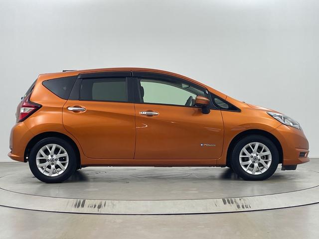 ノート ｅ－パワー　Ｘ　純正ＳＤナビ　全方位カメラ　ドライブレコーダー　ＥＴＣ　デジタルインナーミラー　衝突軽減システム　レーンキープアシスト　前後コーナーセンサー　純正アルミホイール　フロアマット　ＬＥＤヘッドライト（60枚目）