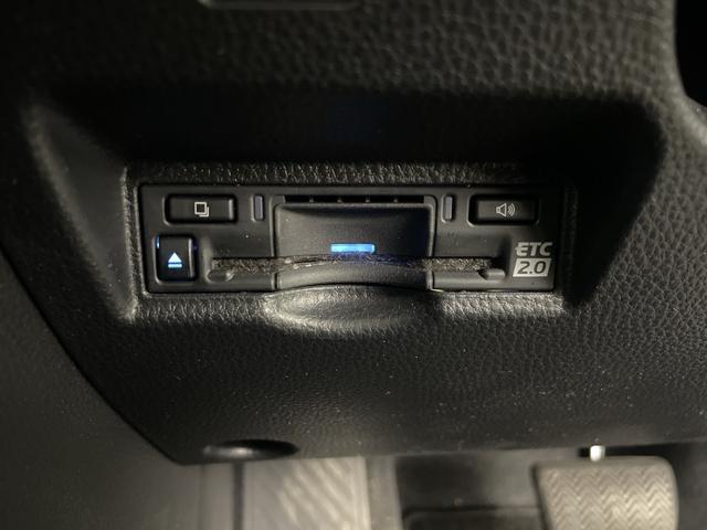 ノア ハイブリッドZ 純正ナビ 地デジフルセグ バックカメラ ETC2.0 追従式クルーズコントロール 車線逸脱警報 衝突軽減ブレーキ オートマチックハイビーム シートヒーター AC100V オットマン 純正ドアバイザー(4枚目)