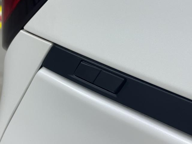 ノア ハイブリッドZ 純正ナビ 地デジフルセグ バックカメラ ETC2.0 追従式クルーズコントロール 車線逸脱警報 衝突軽減ブレーキ オートマチックハイビーム シートヒーター AC100V オットマン 純正ドアバイザー(20枚目)