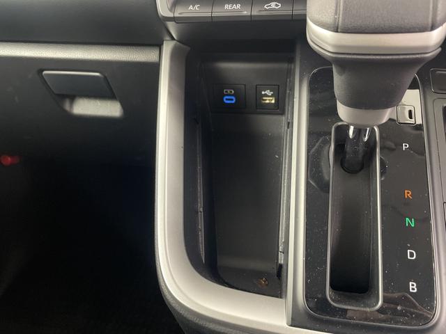 ノア ハイブリッドZ 純正ナビ 地デジフルセグ バックカメラ ETC2.0 追従式クルーズコントロール 車線逸脱警報 衝突軽減ブレーキ オートマチックハイビーム シートヒーター AC100V オットマン 純正ドアバイザー(28枚目)