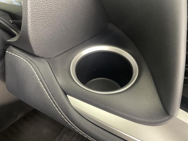 ノア ハイブリッドZ 純正ナビ 地デジフルセグ バックカメラ ETC2.0 追従式クルーズコントロール 車線逸脱警報 衝突軽減ブレーキ オートマチックハイビーム シートヒーター AC100V オットマン 純正ドアバイザー(32枚目)