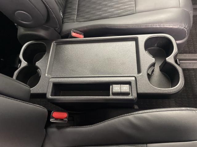 ノア ハイブリッドZ 純正ナビ 地デジフルセグ バックカメラ ETC2.0 追従式クルーズコントロール 車線逸脱警報 衝突軽減ブレーキ オートマチックハイビーム シートヒーター AC100V オットマン 純正ドアバイザー(34枚目)