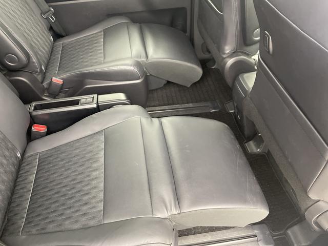 ノア ハイブリッドZ 純正ナビ 地デジフルセグ バックカメラ ETC2.0 追従式クルーズコントロール 車線逸脱警報 衝突軽減ブレーキ オートマチックハイビーム シートヒーター AC100V オットマン 純正ドアバイザー(35枚目)