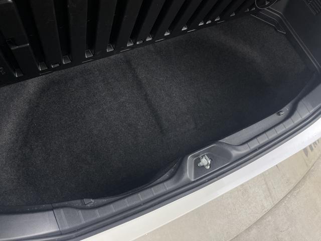 ノア ハイブリッドZ 純正ナビ 地デジフルセグ バックカメラ ETC2.0 追従式クルーズコントロール 車線逸脱警報 衝突軽減ブレーキ オートマチックハイビーム シートヒーター AC100V オットマン 純正ドアバイザー(38枚目)