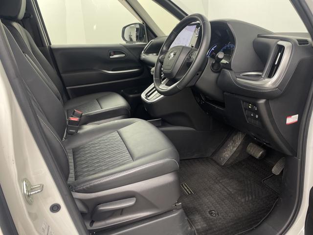 ノア ハイブリッドZ 純正ナビ 地デジフルセグ バックカメラ ETC2.0 追従式クルーズコントロール 車線逸脱警報 衝突軽減ブレーキ オートマチックハイビーム シートヒーター AC100V オットマン 純正ドアバイザー(42枚目)