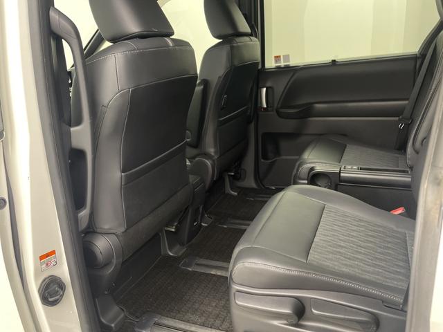 ノア ハイブリッドZ 純正ナビ 地デジフルセグ バックカメラ ETC2.0 追従式クルーズコントロール 車線逸脱警報 衝突軽減ブレーキ オートマチックハイビーム シートヒーター AC100V オットマン 純正ドアバイザー(47枚目)